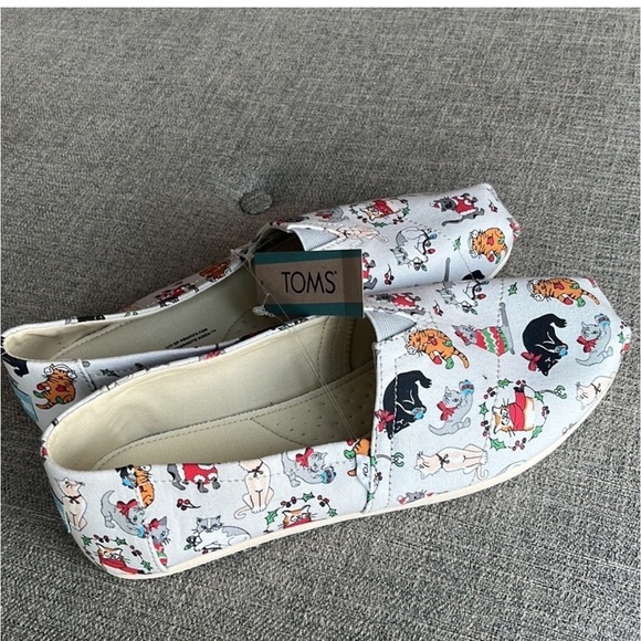 Toms Belmont Holiday Cats Slip On Shoes NEW! - Picture 2 of 4